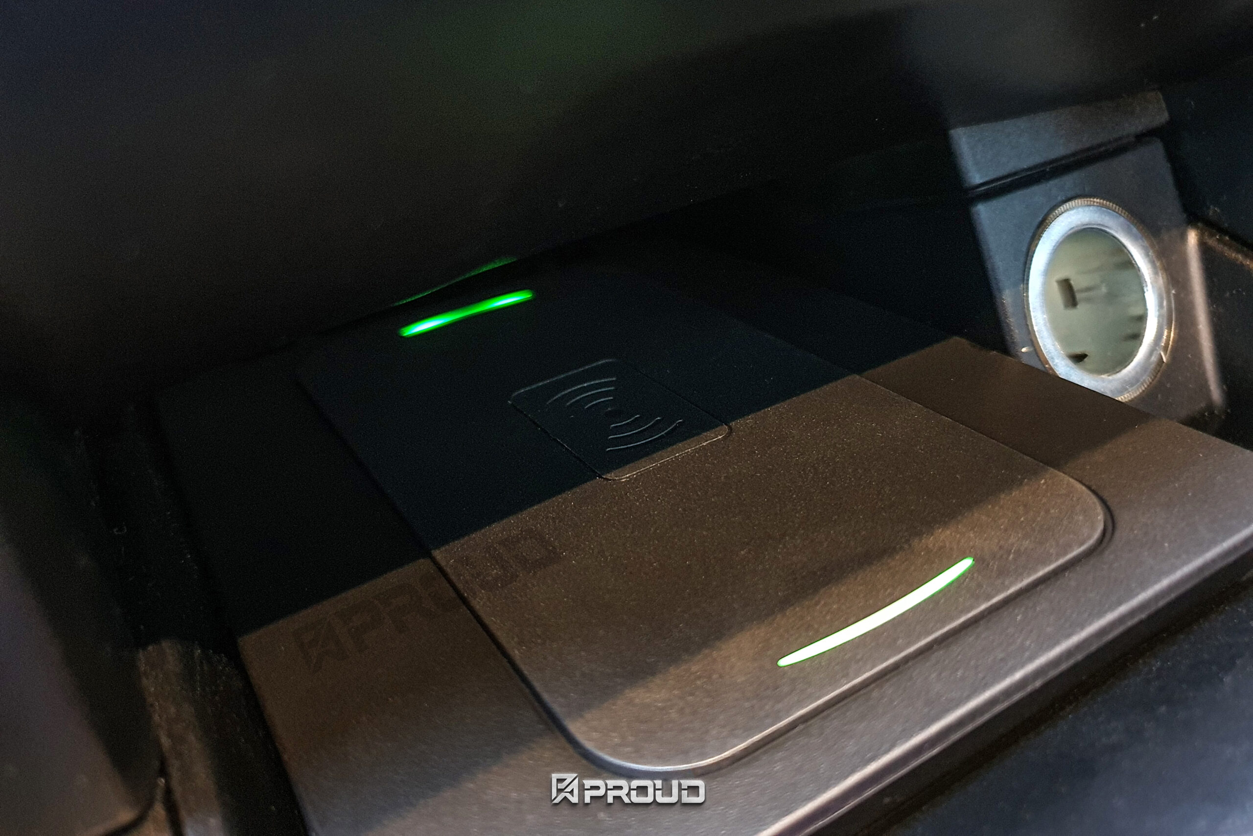 Wireless Charger - แท่นชาร์จไร้สาย Wireless Charger - แท่นชาร์จไร้สาย