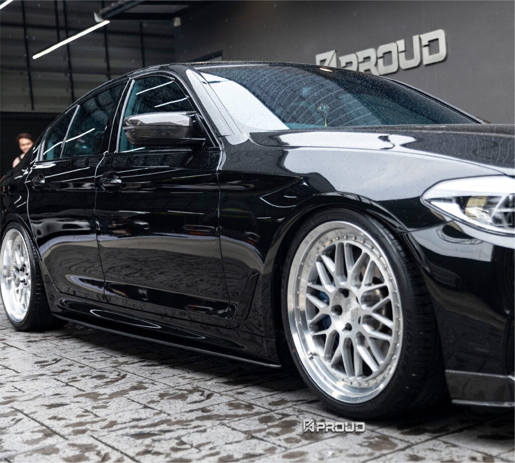 ชุดแต่ง BMW Series 5 G30 คาร์บอนรอบคัน